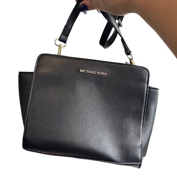 Michael Kors Handbags - Michael Kors Selma Crossbody
